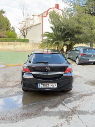 Opel Astra 2011