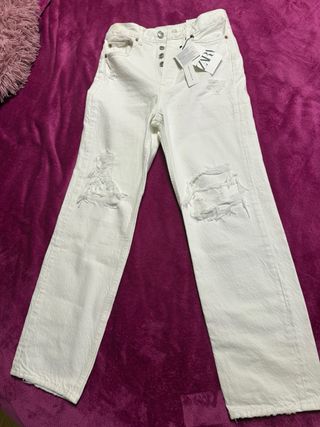 Pantalón vaquero blanco Zara roto