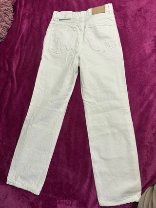 Pantalón vaquero blanco Zara roto
