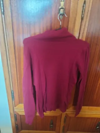 Camisola gola alta roxa bordeaux