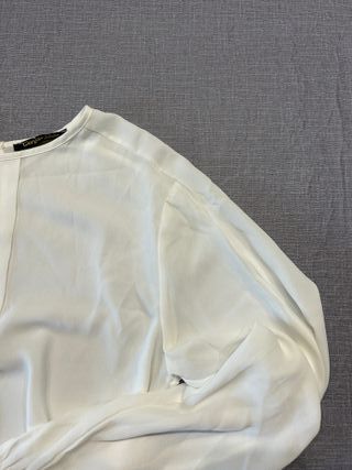 Blusa bianca con dettagli oro