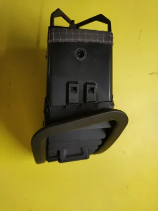 AIREADOR IZQUIERDO SALPICADERO TERRANO II MAVERICK