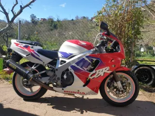 Honda CBR 900 RR SC28 Roja y Blanca