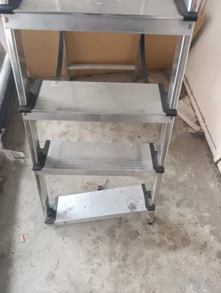Escalera alta 2.20  ( plegable de aluminio )