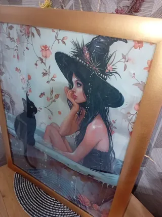 Cuadro dorado lienzo chica en bañera con gato negr