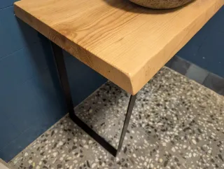 Lavabo de piedra y encimera madera
