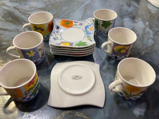 Juego de café de porcelana con flores