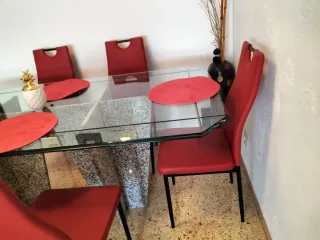 Mesa Comedor Cristal y 6 Sillas Rojas