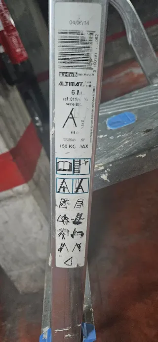 Escalera aluminio plegable 6 peldaños