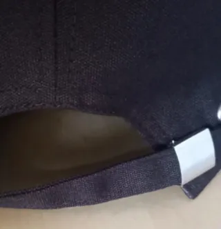 Cappello Baseball Nero con Scritta Rossa