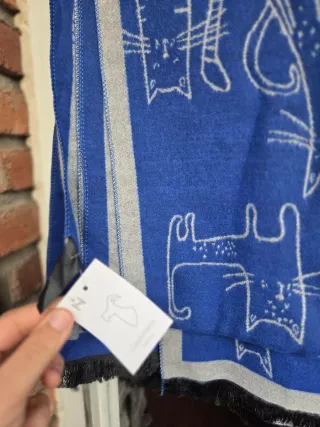 Bufanda reversible de gatos azul y gris