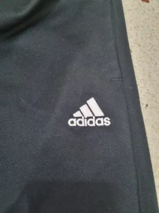 Lote Ropa Deportiva Adidas: Pantalón, Short y Gorr