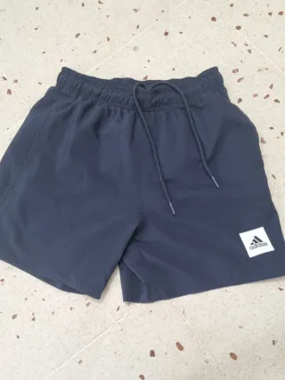 Lote Ropa Deportiva Adidas: Pantalón, Short y Gorr