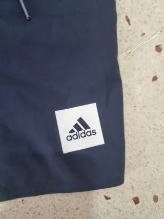 Lote Ropa Deportiva Adidas: Pantalón, Short y Gorr