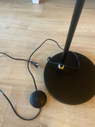 Lámpara de pie negra