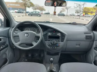 Kia Carens LX CRDI Plata