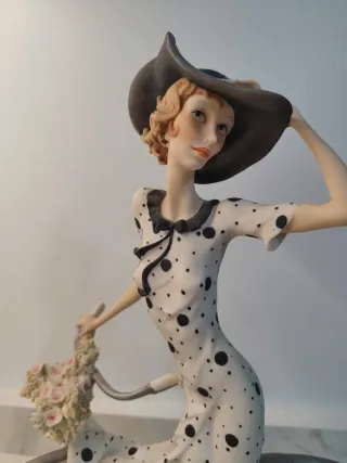 Figura Giuseppe Armani Mujer Bicicleta