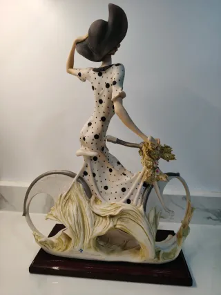 Figura Giuseppe Armani Mujer Bicicleta