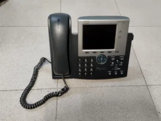 4 Teléfono Cisco: 3 IP 7942 y 1 IP7945 (color)