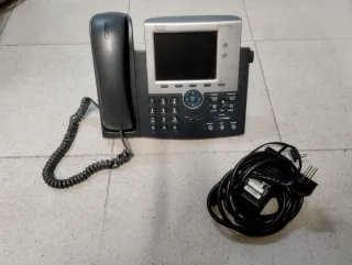 4 Teléfono Cisco: 3 IP 7942 y 1 IP7945 (color)