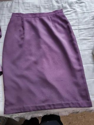 Traje falda y chaqueta morado