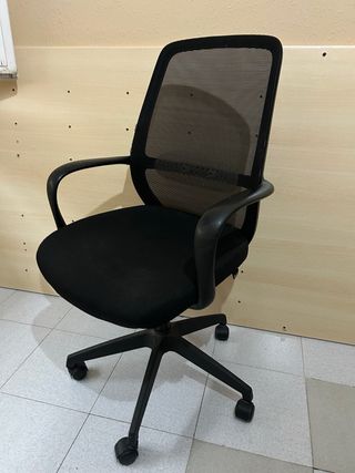 Silla de oficina ergonómica negra
