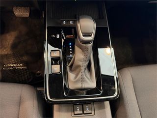 TOYOTA Corolla Cross Style Hybrid 200