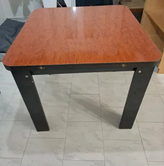 Mesa extensible cuadrada