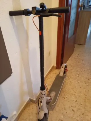 Monopatín eléctrico con freno de disco