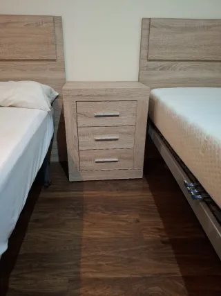 2 Somieres, 2 Colchones, Mesita y Armario