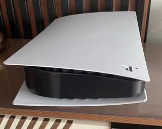 Consola PlayStation 5 + mando y 5 juegos