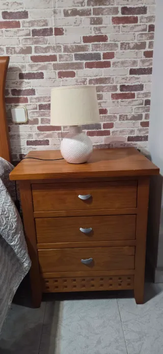 Dormitorio Matrimonio madera. Colchón no incluido.
