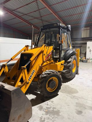Retroexcavadora JCB 3CX año 2001 con documentacion