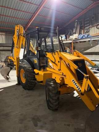 Retroexcavadora JCB 3CX año 2001 con documentacion