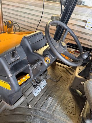 Retroexcavadora JCB 3CX año 2001 con documentacion