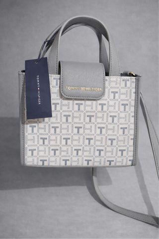 Bolso Tommy Hilfiger Gris y Blanco Original