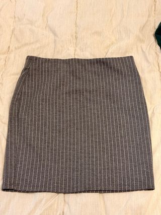 Falda ajustada de rayas grises