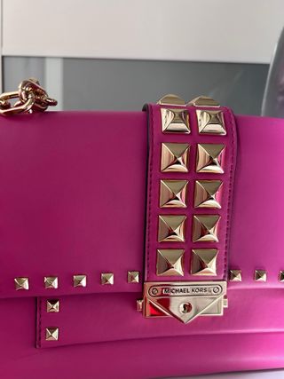 Bolso Michael Kors Rosa con Tachuelas Doradas