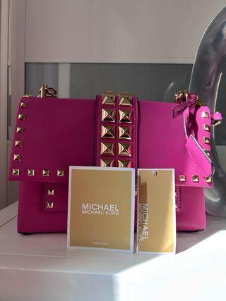 Bolso Michael Kors Rosa con Tachuelas Doradas