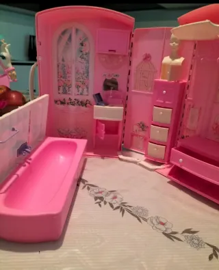Barbie Travel House Trolley