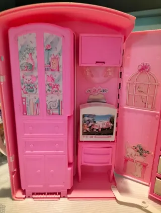 Barbie Travel House Trolley