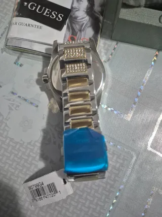 Reloj Guess Frontier dorado y Plata