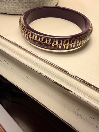 Pulsera Carolina Herrera CH Dorada Morada