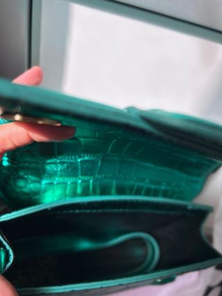 Bolso bandolera verde azulado con textura