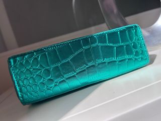 Bolso bandolera verde azulado con textura