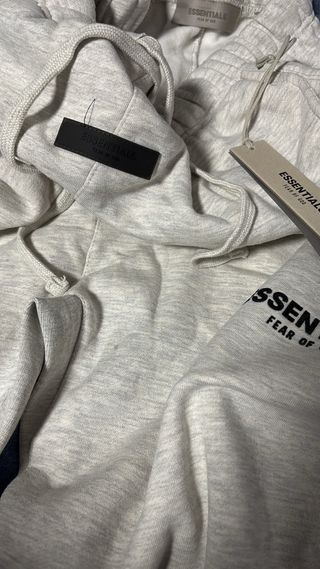 Conjunto Essentials Sudadera y Pantalón Gris