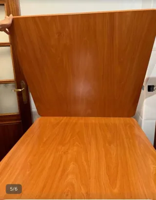 Mesa de comedor de madera