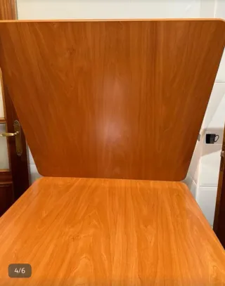Mesa de comedor de madera
