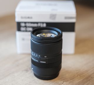 Obiettivo Sigma 18-50mm f/2.8 DC DN per fotocamere Fujifilm