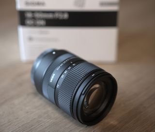 Obiettivo Sigma 18-50mm f/2.8 DC DN per fotocamere Fujifilm